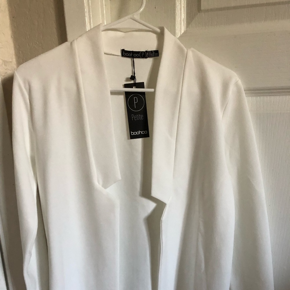 Boohoo white blazer size US 4
